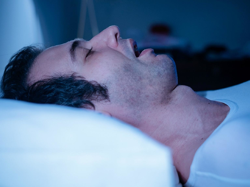Apneia do sono: o que é, sintomas e tratamento